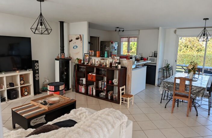 En Exclusivité CAPIFRANCE – Maison de plain-pied à vendre 5 pièces AZAY LE BRULE (79) — photo 4