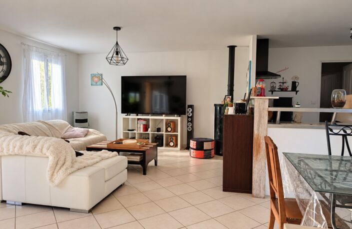 En Exclusivité CAPIFRANCE – Maison de plain-pied à vendre 5 pièces AZAY LE BRULE (79) — photo 5