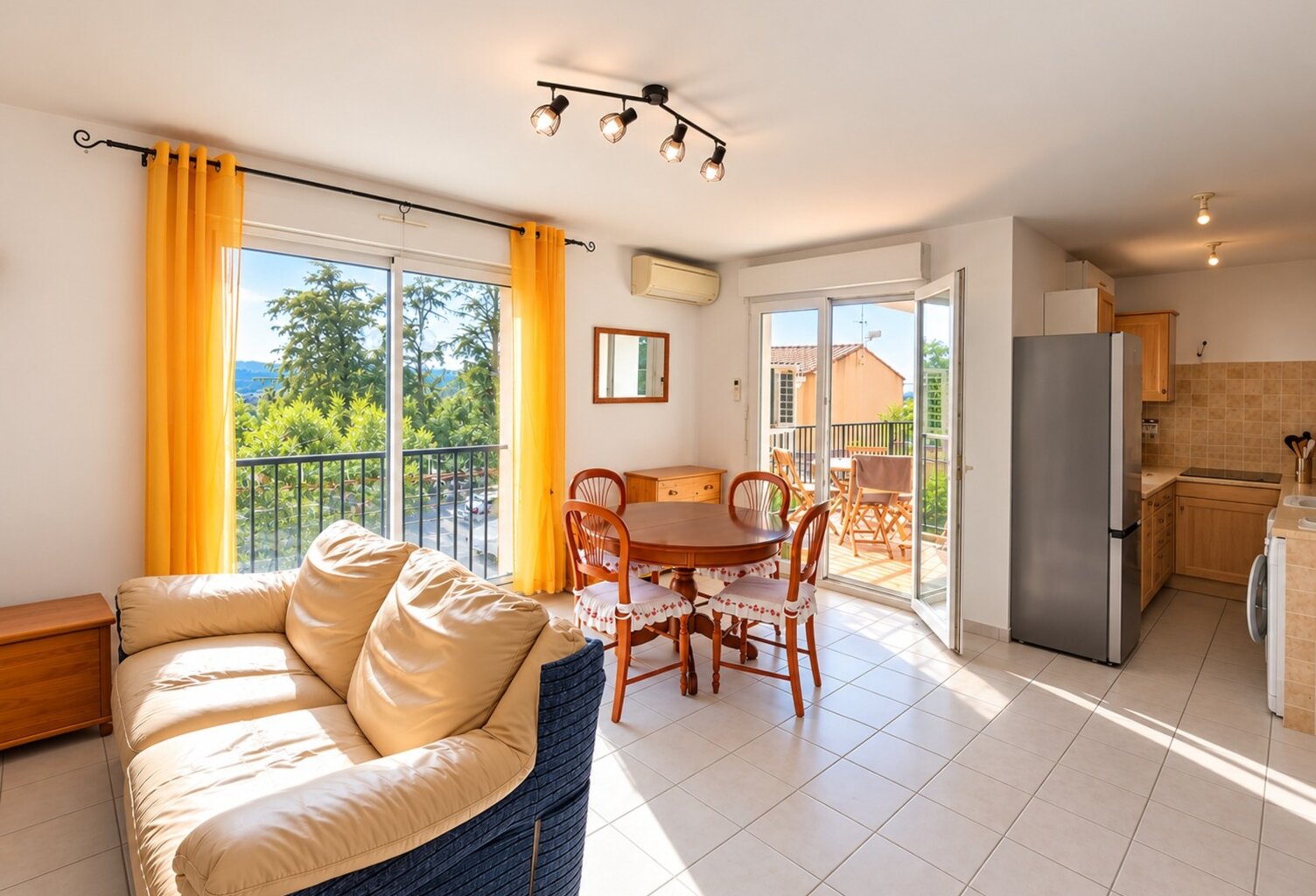 MANOSQUE – T3 traversant avec terrasse, balcon et garage exceptionnel de 24 m² — photo 1
