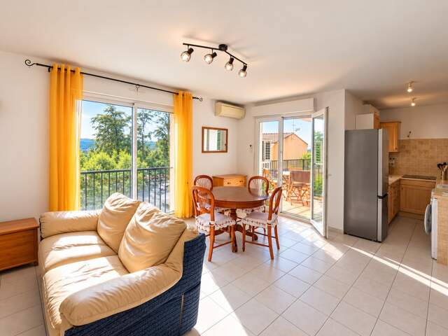 MANOSQUE – T3 traversant avec terrasse, balcon et garage exceptionnel de 24 m² — photo du bien