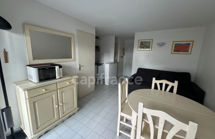 LE CAP D’AGDE – APPARTEMENT MEUBLÉ AVEC VRAIE CABINE FERMÉE À FENÊTRE | GRANDE LOGGIA FERMÉE MODULABLE 10 M² | VUE JARDIN & PISCINE | PARKING PRIVÉ SÉCURISÉ & LOCAL VÉLOS | PLAGE ET PORT À PIED — photo 3