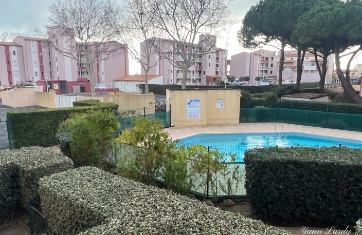 LE CAP D’AGDE – APPARTEMENT MEUBLÉ AVEC VRAIE CABINE FERMÉE À FENÊTRE | GRANDE LOGGIA FERMÉE MODULABLE 10 M² | VUE JARDIN & PISCINE | PARKING PRIVÉ SÉCURISÉ & LOCAL VÉLOS | PLAGE ET PORT À PIED — photo 5