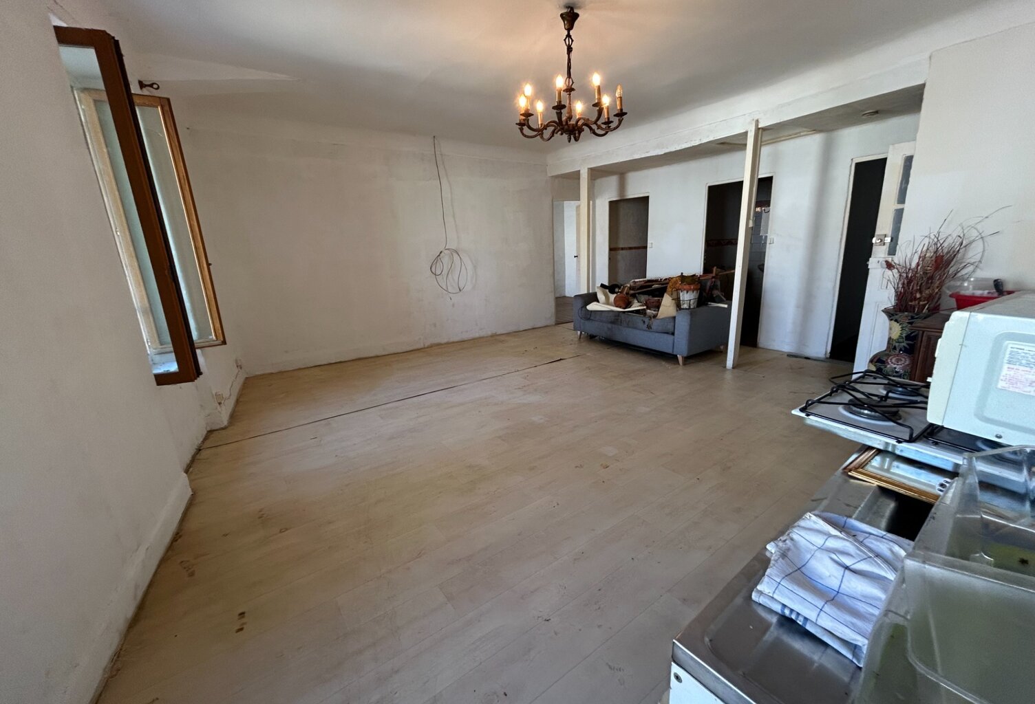 Maison à vendre 85,000€ CERESTE (04) — photo 1