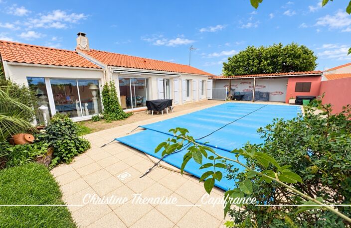 Maison à vendre Plain-Pied - 3 chambres - Garage - Piscine chauffée - Centre Ville SAINT GILLES CROIX DE VIE (85) — photo 5