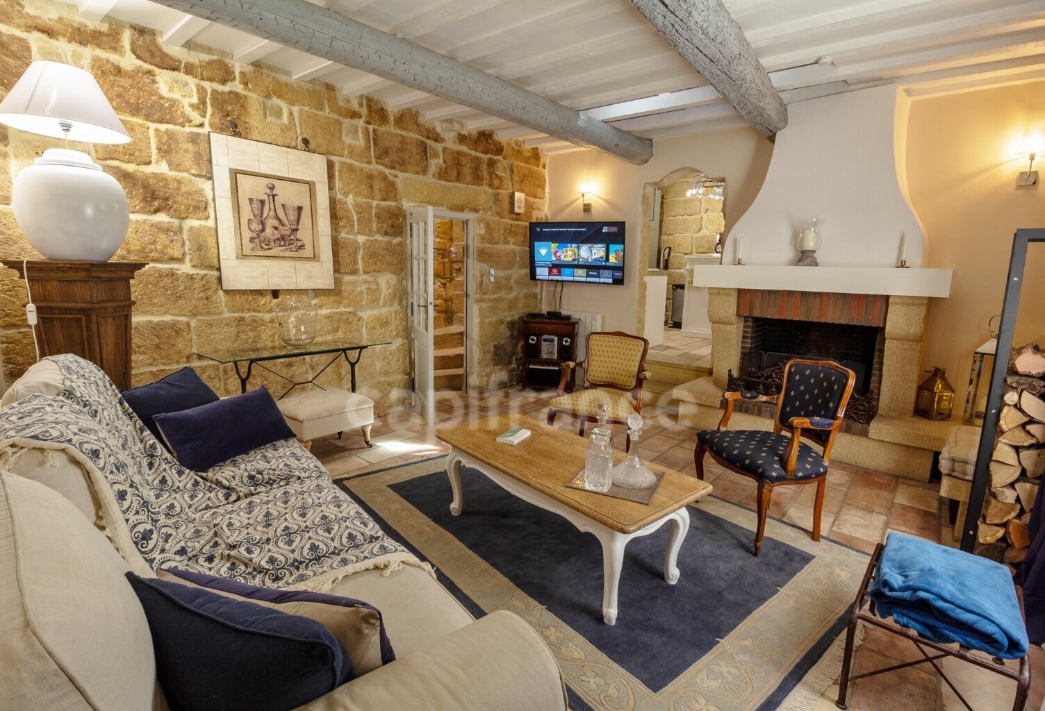 UZES, élégante maison de ville en pierre du XVIIIe siècle au cœur d’Uzès, T4 de 108m2 — photo 1