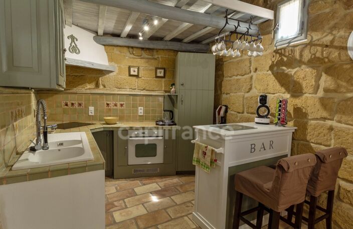 UZES, élégante maison de ville en pierre du XVIIIe siècle au cœur d’Uzès, T4 de 108m2 — photo 2