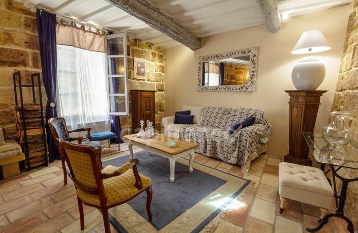 UZES, élégante maison de ville en pierre du XVIIIe siècle au cœur d’Uzès, T4 de 108m2 — photo 4