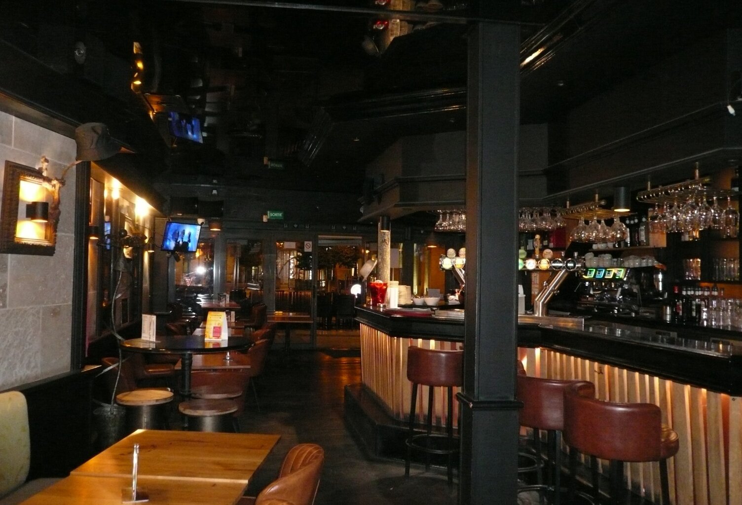 COGNAC Centre A Vendre Fonds de commerce BAR-BRASSERIE — photo 1