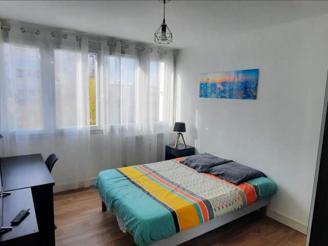 Chambre en colocation idéalement situé — photo du bien