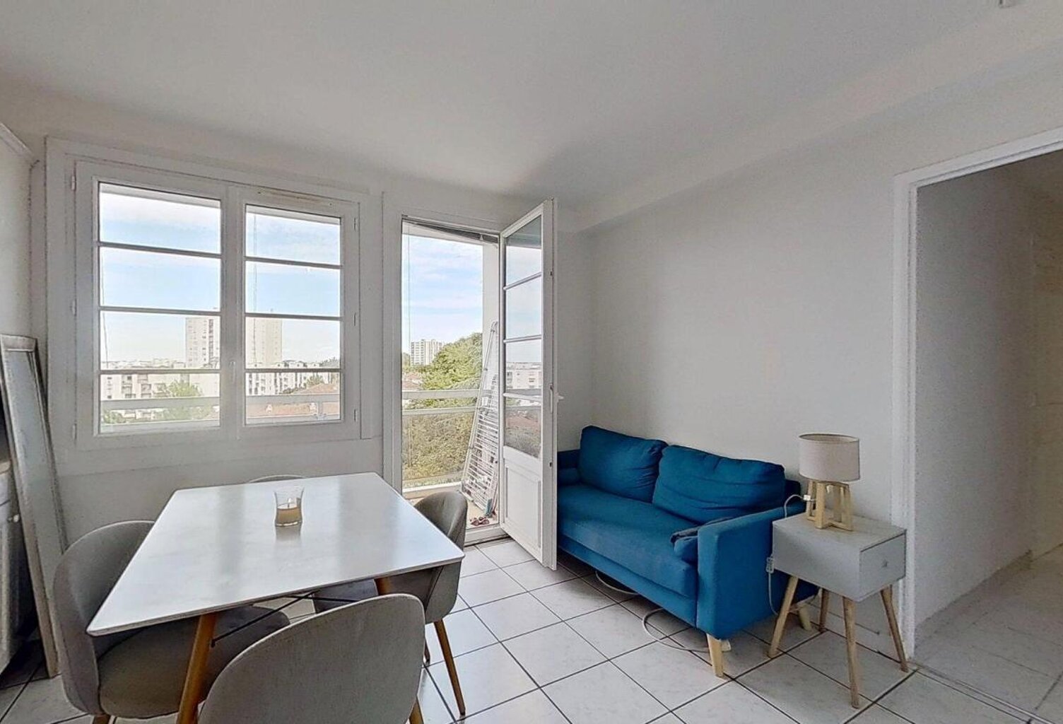 173 avenue Barthélemy Buyer Lyon 69005 9eme etage - T5 Meublé - 1095 €CC — photo 1