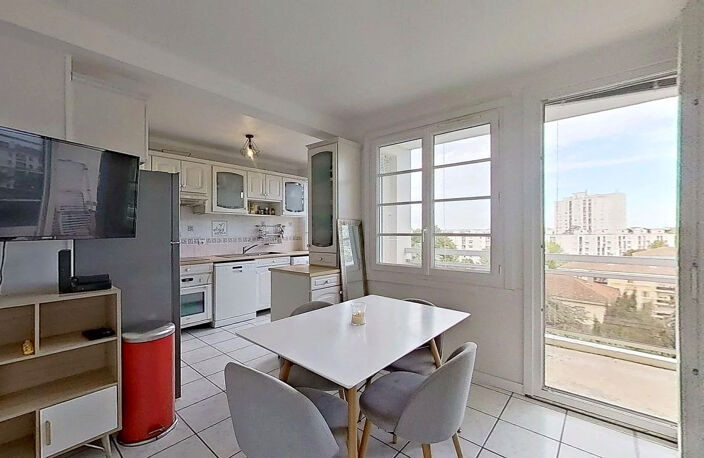173 avenue Barthélemy Buyer Lyon 69005 9eme etage - T5 Meublé - 1095 €CC — photo 2