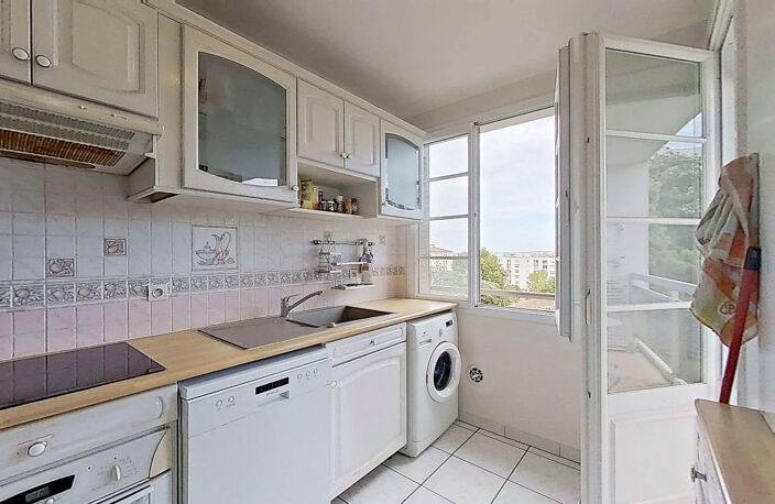 173 avenue Barthélemy Buyer Lyon 69005 9eme etage - T5 Meublé - 1095 €CC — photo 3