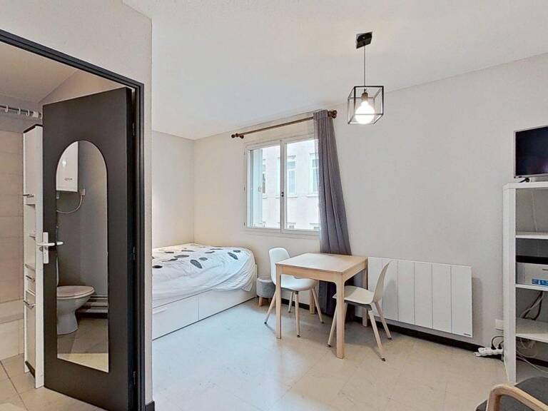26-28 rue d'Ivry LYON 69004 - T1 Meublé - 550 €CC — photo 1