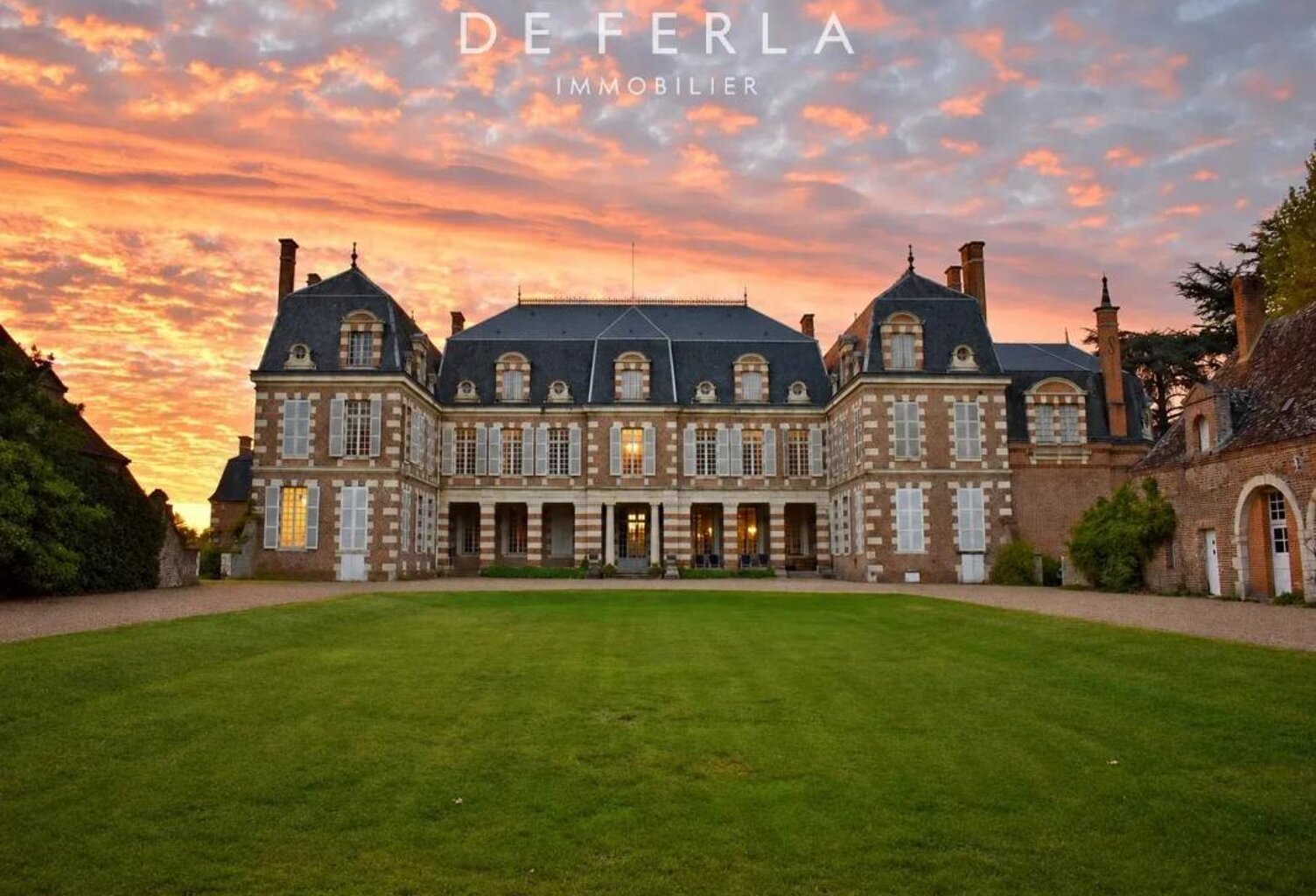 Château de caractère au cœur d’un écrin de verdure — photo 1