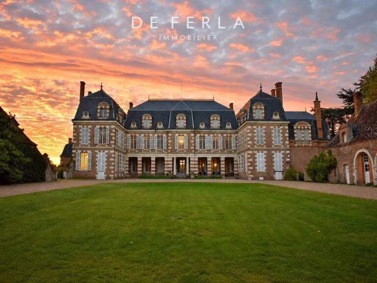 Château de caractère au cœur d’un écrin de verdure — photo 1