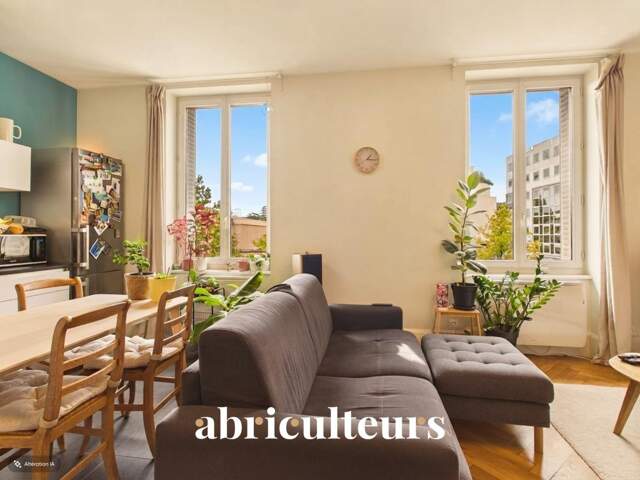 Appartement traversant de 80 m² avec cave, grenier et buanderie – Monplaisir, Lyon 3 — photo du bien
