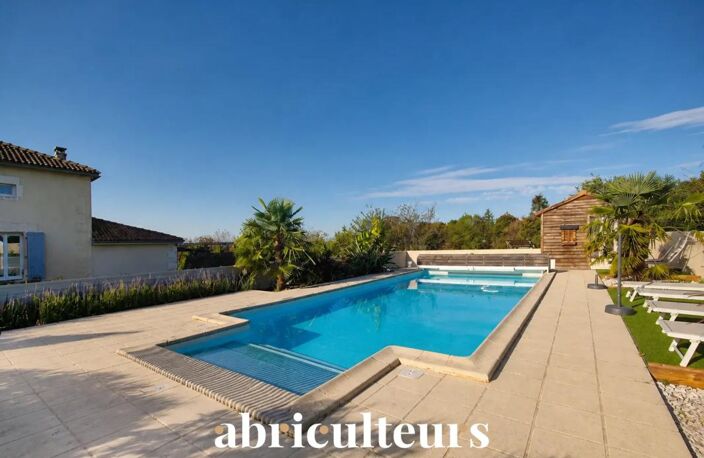Maison de caractère avec gîtes et piscine en vente à Mérignac 16200 — photo 3
