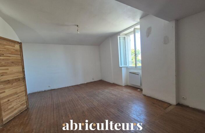 Ensemble immobilier à rénover en vente à Jarnac (16200) — photo 2