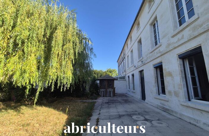 Maison de caractère - 242 m² - Saintes — photo 2