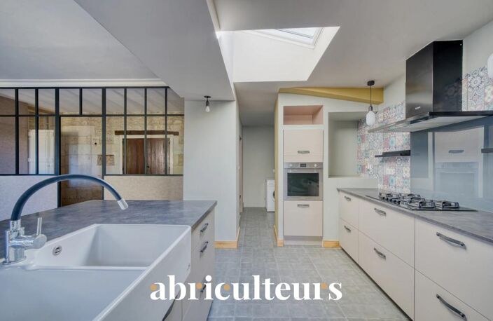 Maison de caractère - 242 m² - Saintes — photo 4