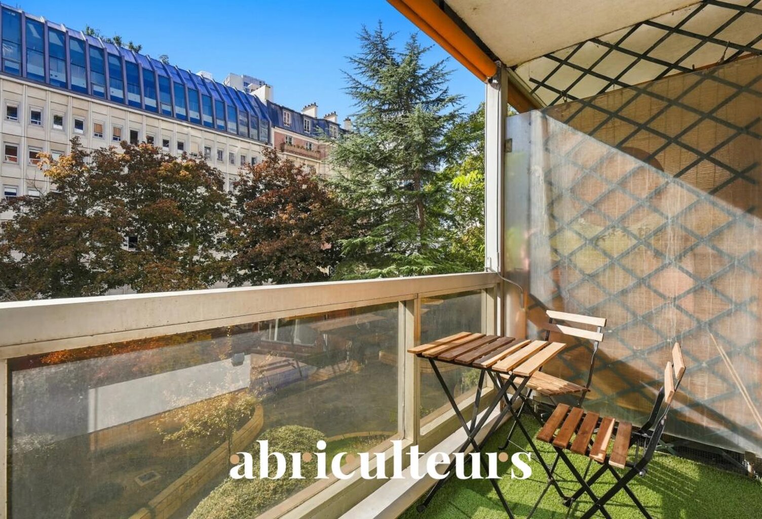 Paris 15e – Studio avec coin nuit et balcon-loggia proche de la tour Eiffel — photo 1