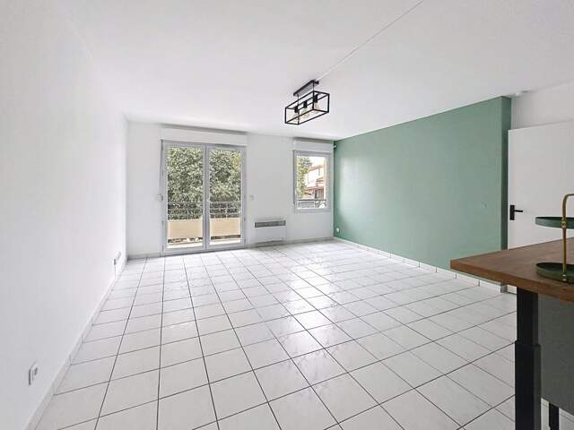 Appartement T2 - À Louer - Balcon - Parking — photo du bien