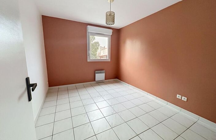 Appartement T2 - À Louer - Balcon - Parking — photo 4