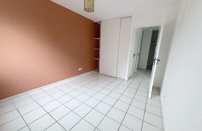 Appartement T2 - À Louer - Balcon - Parking — photo 5