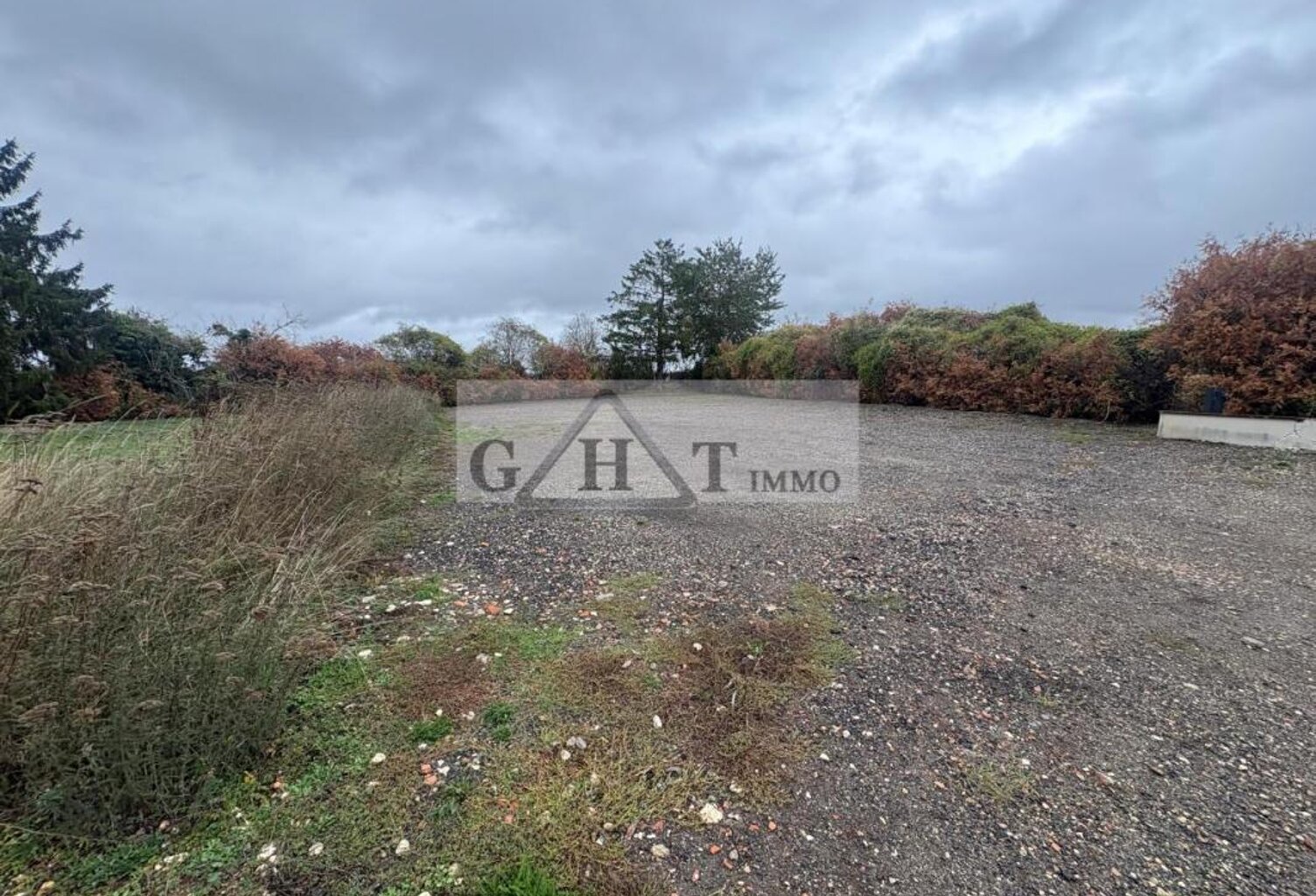 TERRAIN INDÉPENDANT À LOUER – 600 M² – FONTENAY-TRÉSIGNY (77 — photo 1