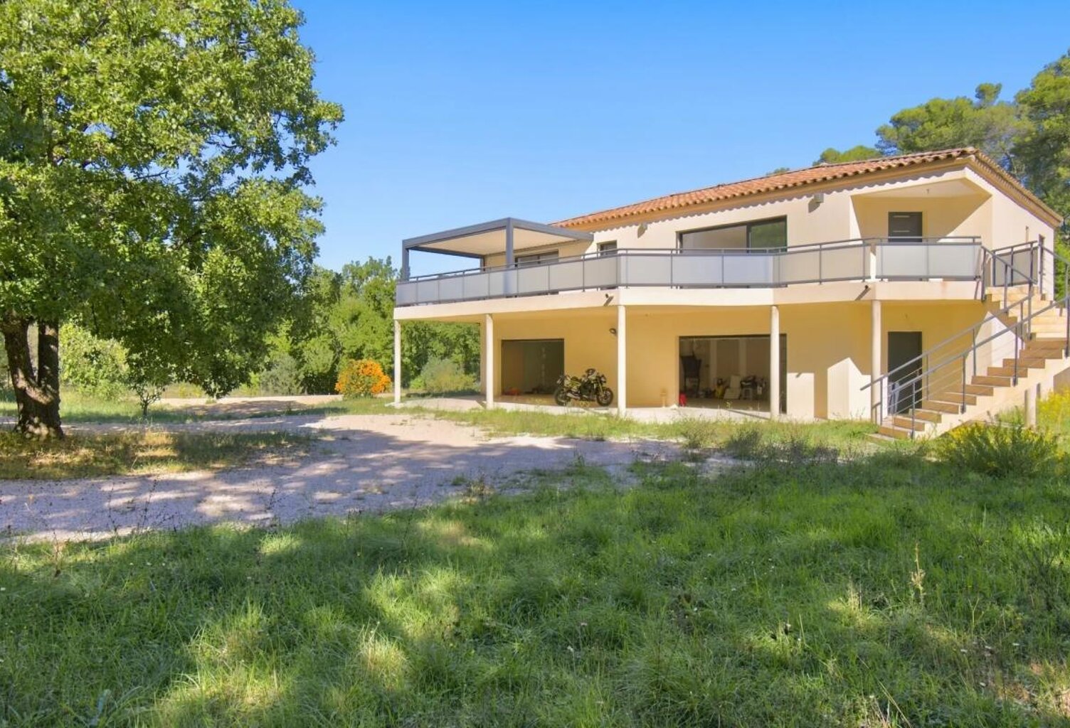 Maison de 5 pièces de 240 m² à Belcodène — photo 1
