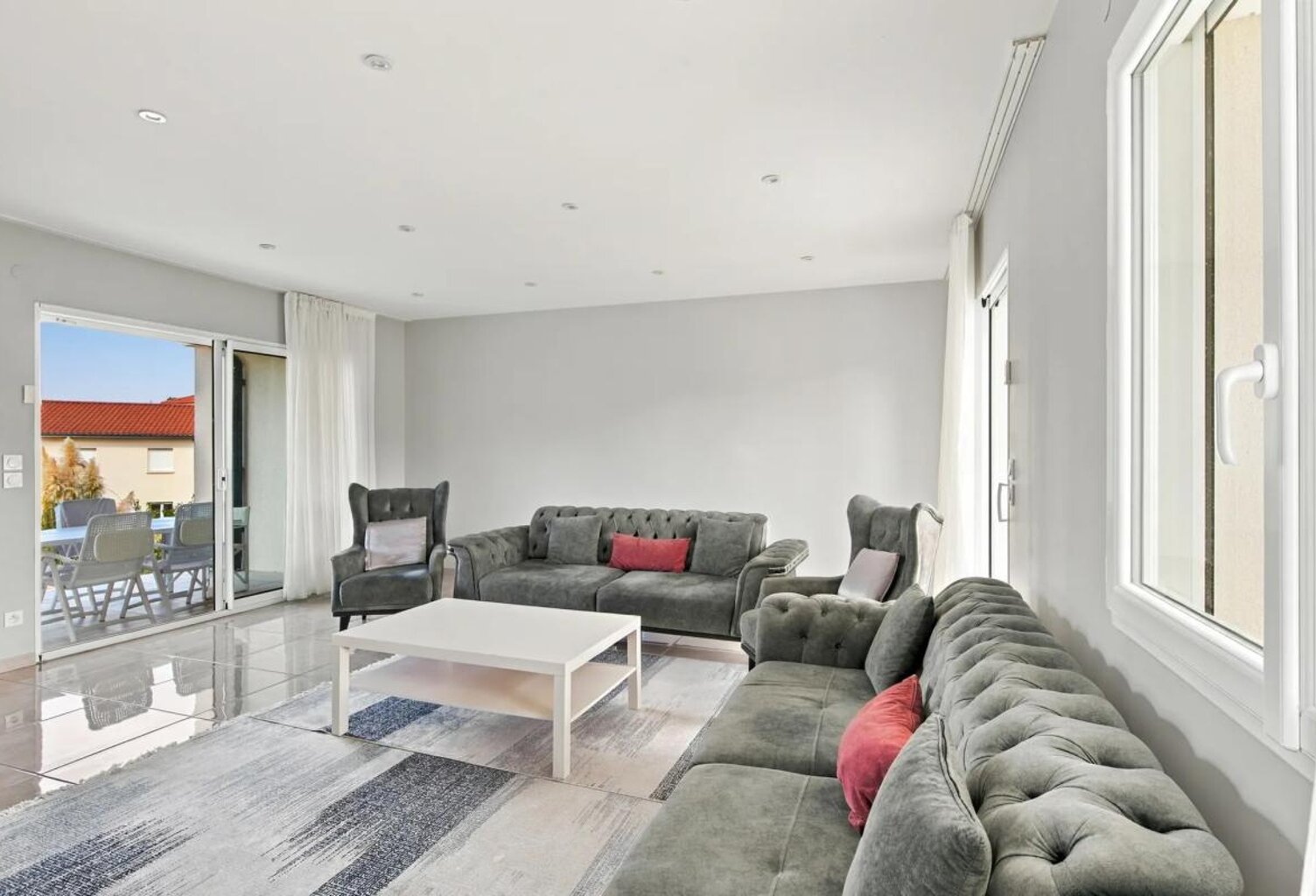 PONT-ÉVÊQUE (38) | Maison contemporaine de 138 m² avec 4 chambres, garage double et terrain piscinable — photo 1