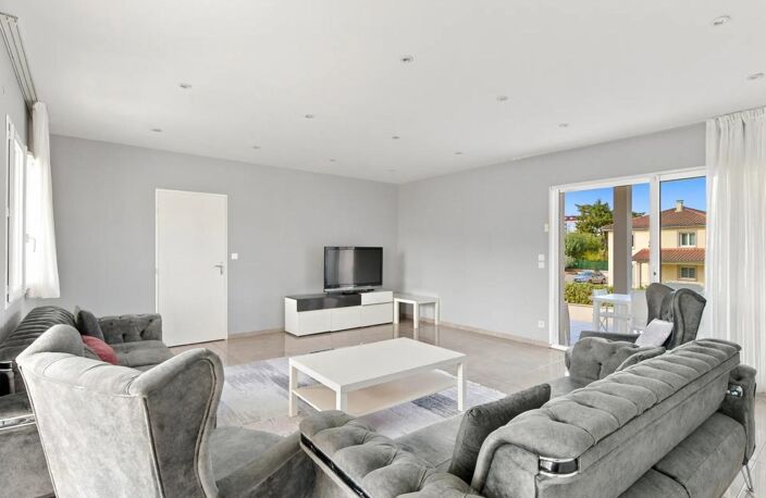 PONT-ÉVÊQUE (38) | Maison contemporaine de 138 m² avec 4 chambres, garage double et terrain piscinable — photo 2