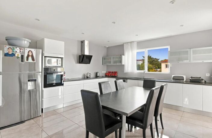 PONT-ÉVÊQUE (38) | Maison contemporaine de 138 m² avec 4 chambres, garage double et terrain piscinable — photo 5
