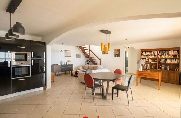 ORPI - En exclusivité cette superbe villa avec vue mer et piscine — photo 2