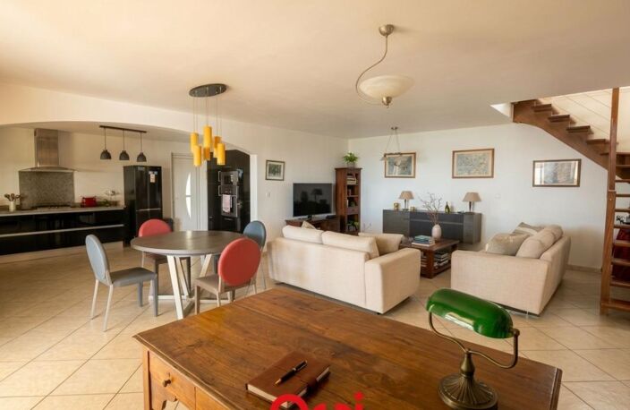 ORPI - En exclusivité cette superbe villa avec vue mer et piscine — photo 4