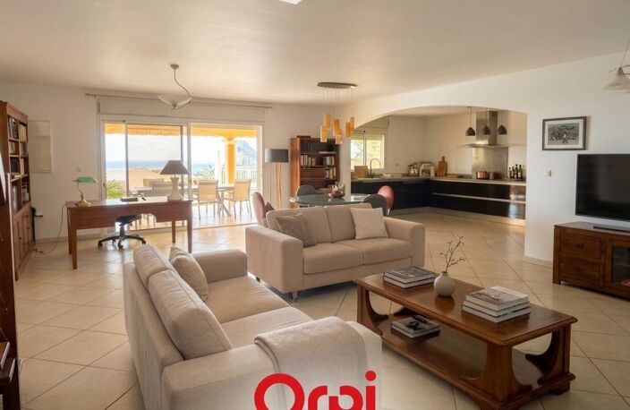 ORPI - En exclusivité cette superbe villa avec vue mer et piscine — photo 5
