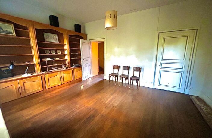 Opportunité rare pour professionnels — Bâtiment de caractère de 450 m² sur 3 niveaux avec jardin de 1 000 m² — photo 5