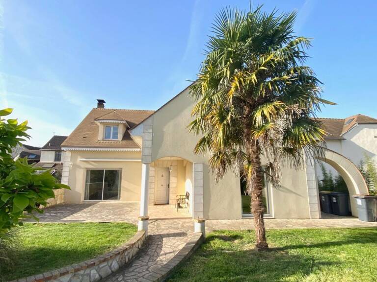 Maison 8 pièces - Mézières sur Seine — photo 1