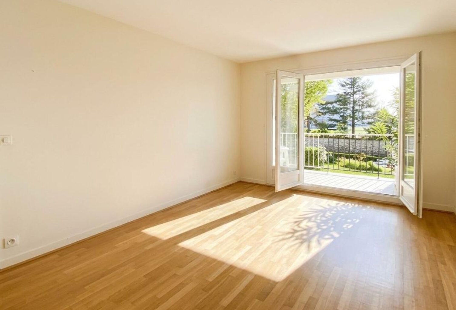 Appartement 4 pièces (avec balcon, parking sous-sol et cave) — photo 1