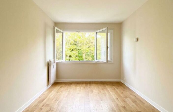 Appartement 4 pièces (avec balcon, parking sous-sol et cave) — photo 4