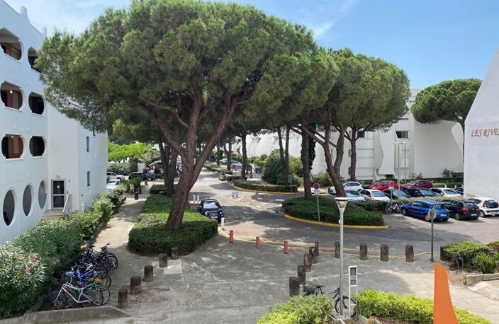 Appartement La Grande Motte A LOUER VIDE A L'ANNEE 1 pièce 27m2 + 5,68 m² de loggia vitrée avec parking — photo 4