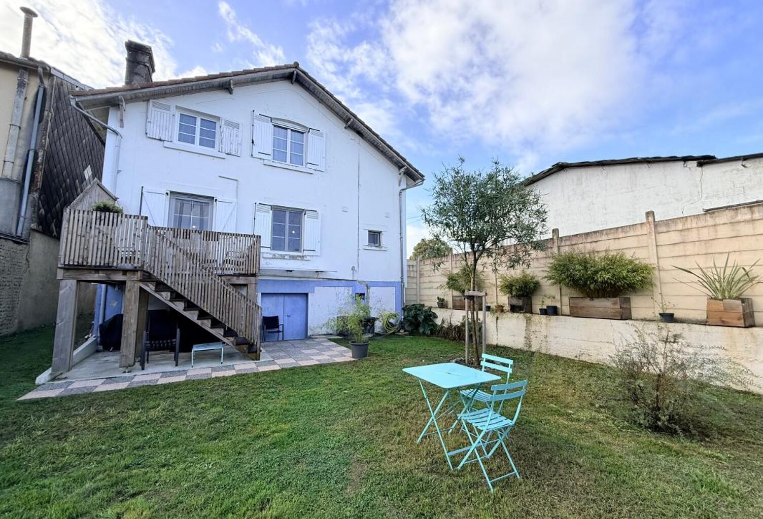 Maison de ville rénovée avec cachet et jardin privatif — photo 1