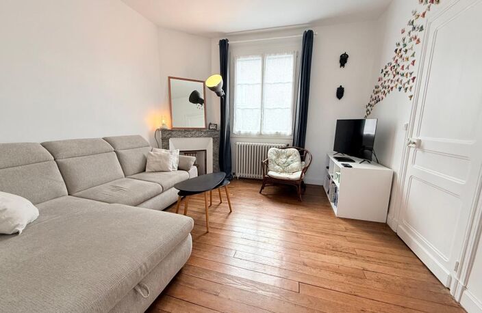 Maison de ville rénovée avec cachet et jardin privatif — photo 3
