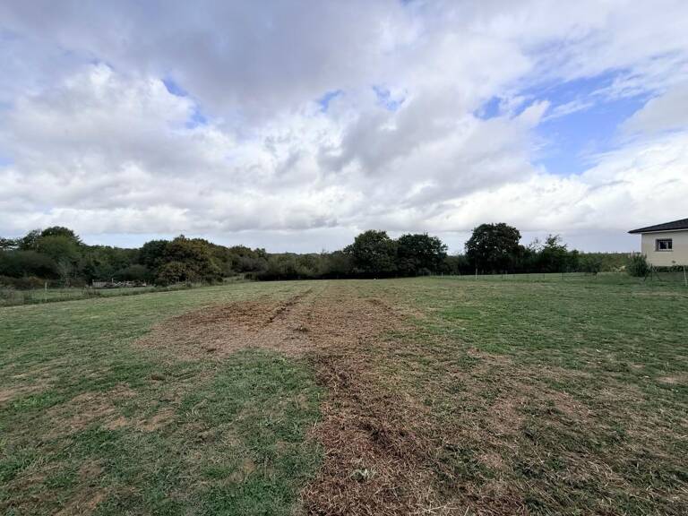 Terrain constructible à Castelnau-Tursan — photo 1