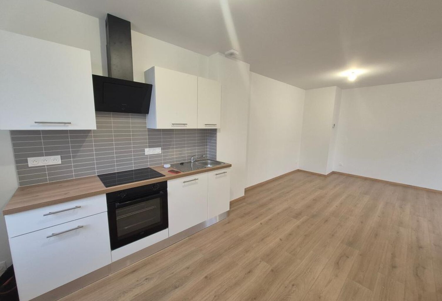 AMNEVILLE - Maison mitoyenne rénovée - 2 chambres — photo 1