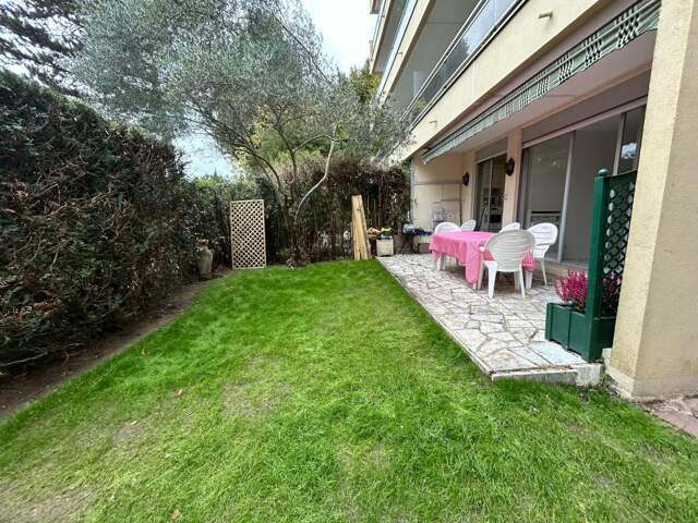 Appartement À Vendre — photo du bien
