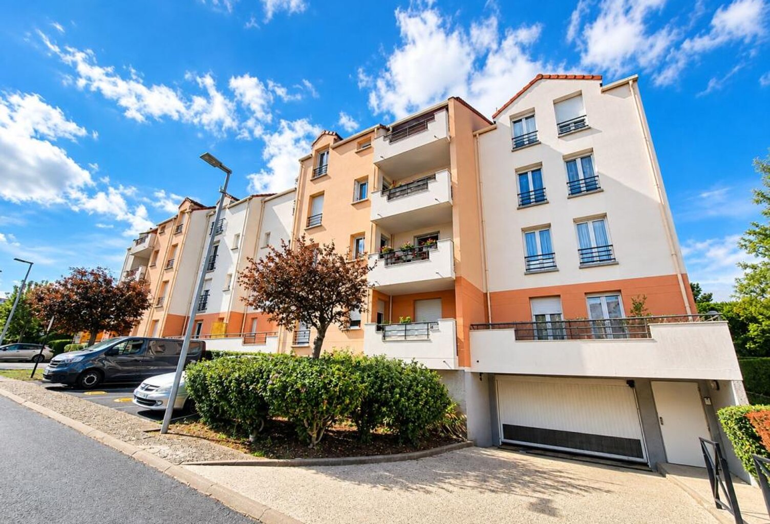 COUP DE CŒUR ASSURÉ ! UN JOLI 2 PIÈCES AVEC GRAND BALCON ! — photo 1