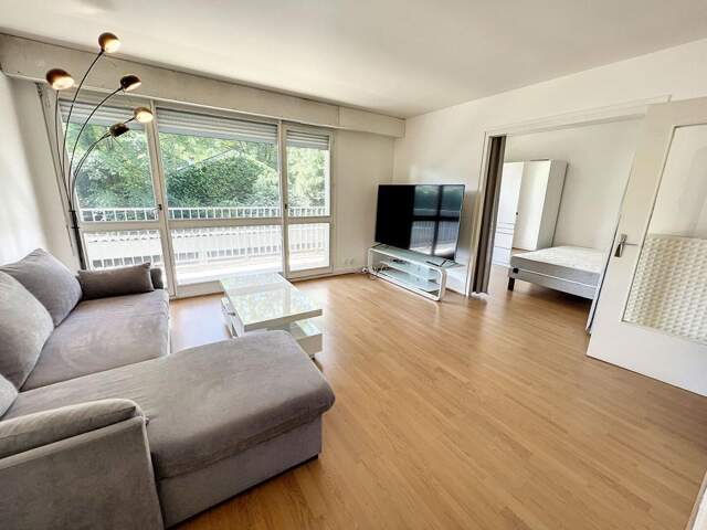 🌟 Coup de cœur à Orléans : Superbe T2 meublé avec balcon & box privé ! 🏙️ — photo du bien
