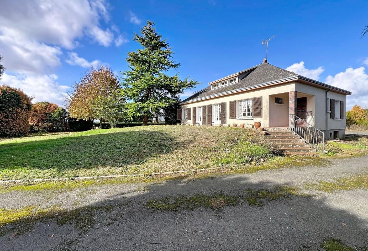 🏡 Maison familiale de 142 m² sur sous-sol total et terrain arboré de 2120 m² sans vis-à-vis ! 🌿 — photo 1
