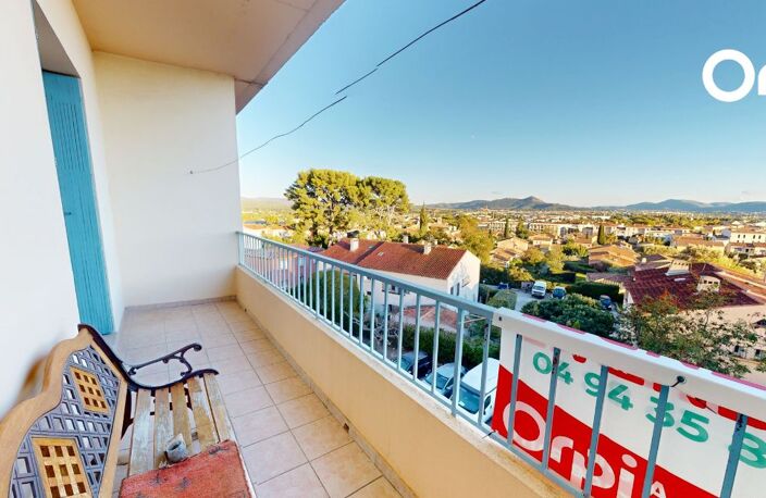 LA FARLEDE (83210) - APPARTEMENT GRAND T3 /T4 + CAVE — photo 2
